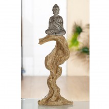 Bouddha sur tronc d'arbre