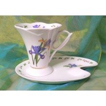 Tasse et sous tasse forme tulipe